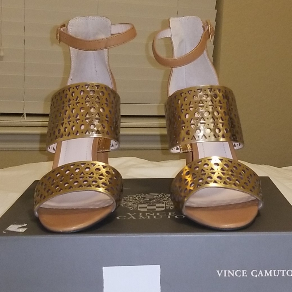 Vince Camuto heels gold and tan NEW!